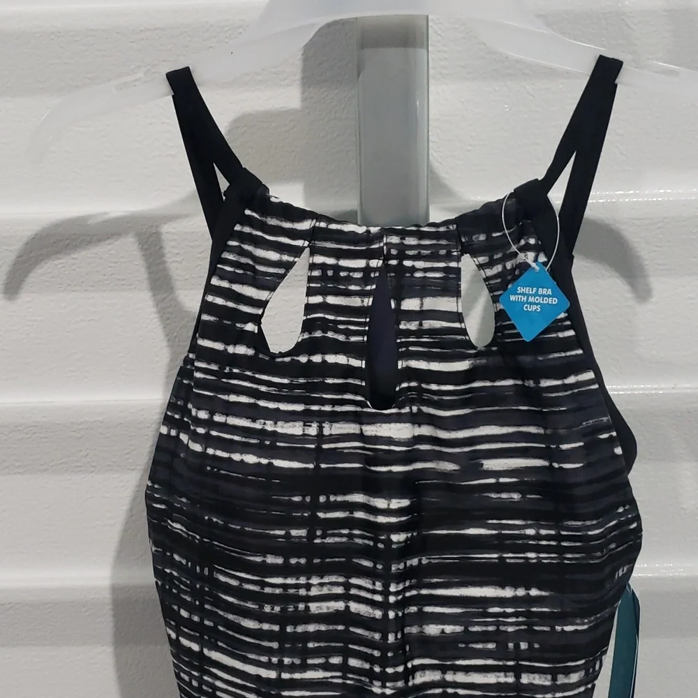 NWT HEATWAVE KEYHOLE HALTER SWIM‎ TOP SIZE SMALL